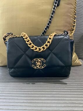 Classic CHANEL Bag: A Stylish and Versatile Choice for Elegance